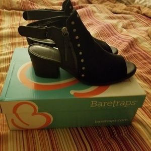 Baretrap opentoe sandal with wedge